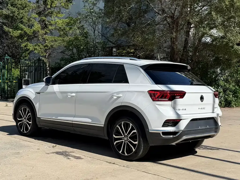 Volkswagen T-Roc — фото 8