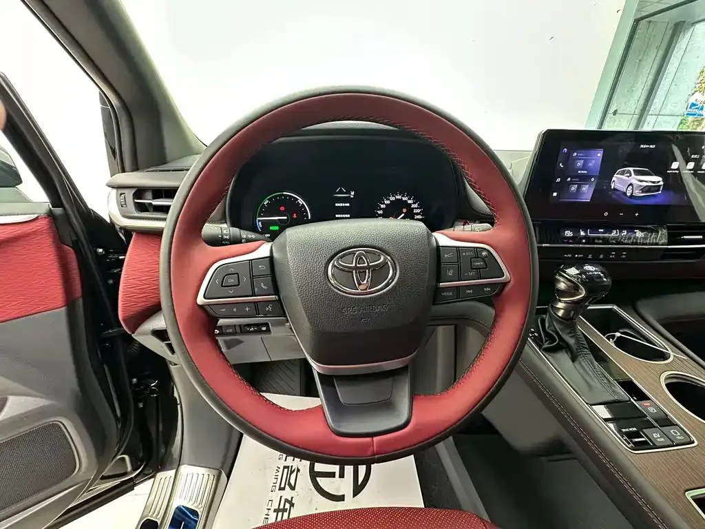 Toyota Sienna — фото 7