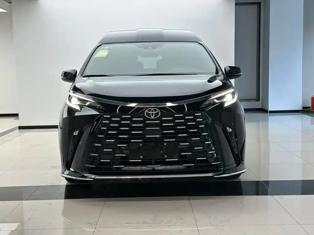 Toyota Sienna — фото 5