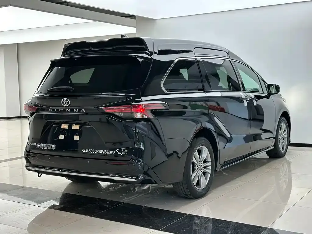 Toyota Sienna — фото 3