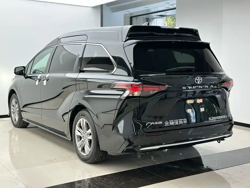 Toyota Sienna — фото 6