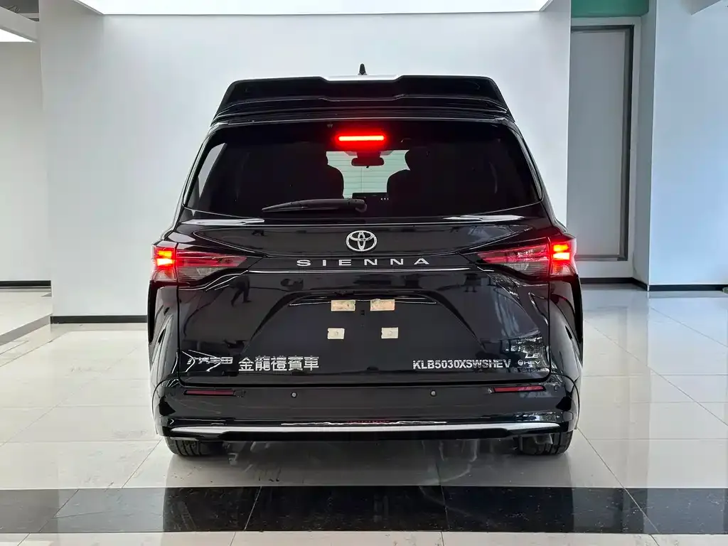 Toyota Sienna — фото 9