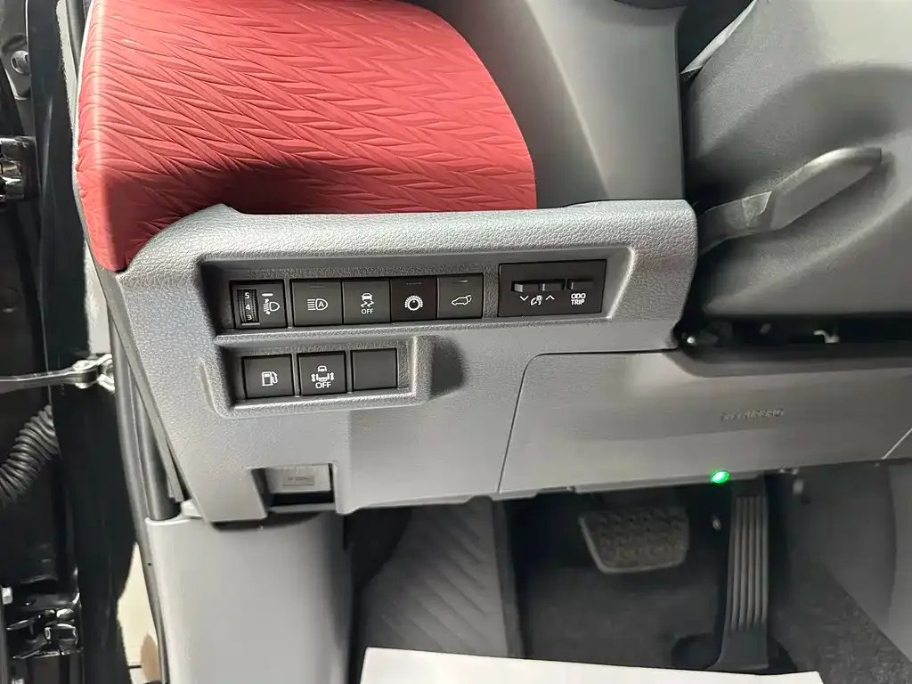 Toyota Sienna — фото 10