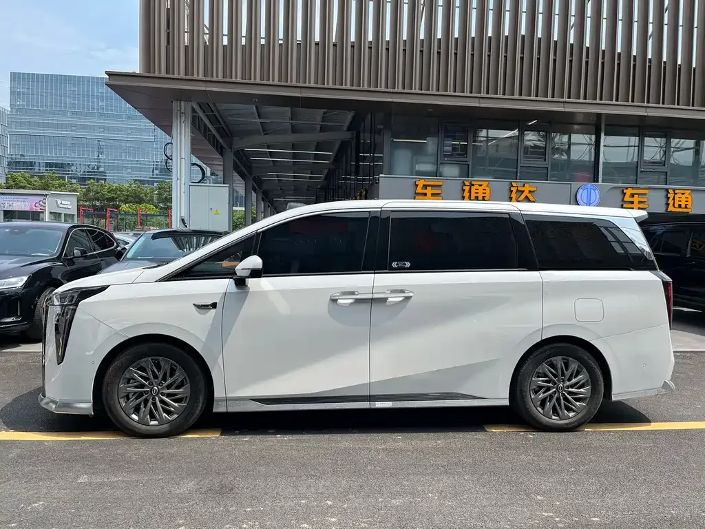 GAC Motor Trumpchi M8 — фото 9