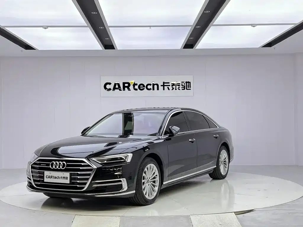 Audi A8 — фото 1