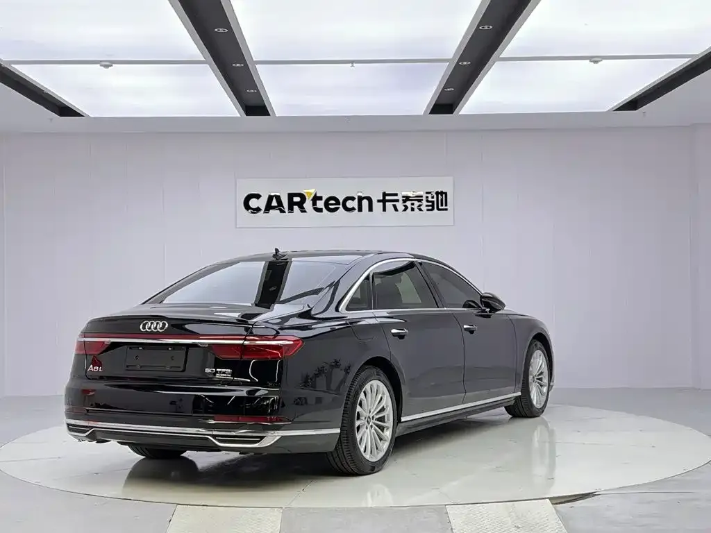 Audi A8 — фото 6