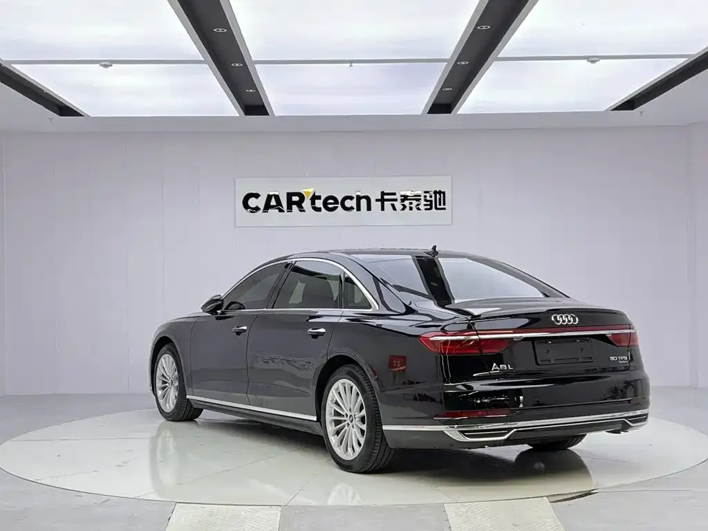 Audi A8 — фото 7