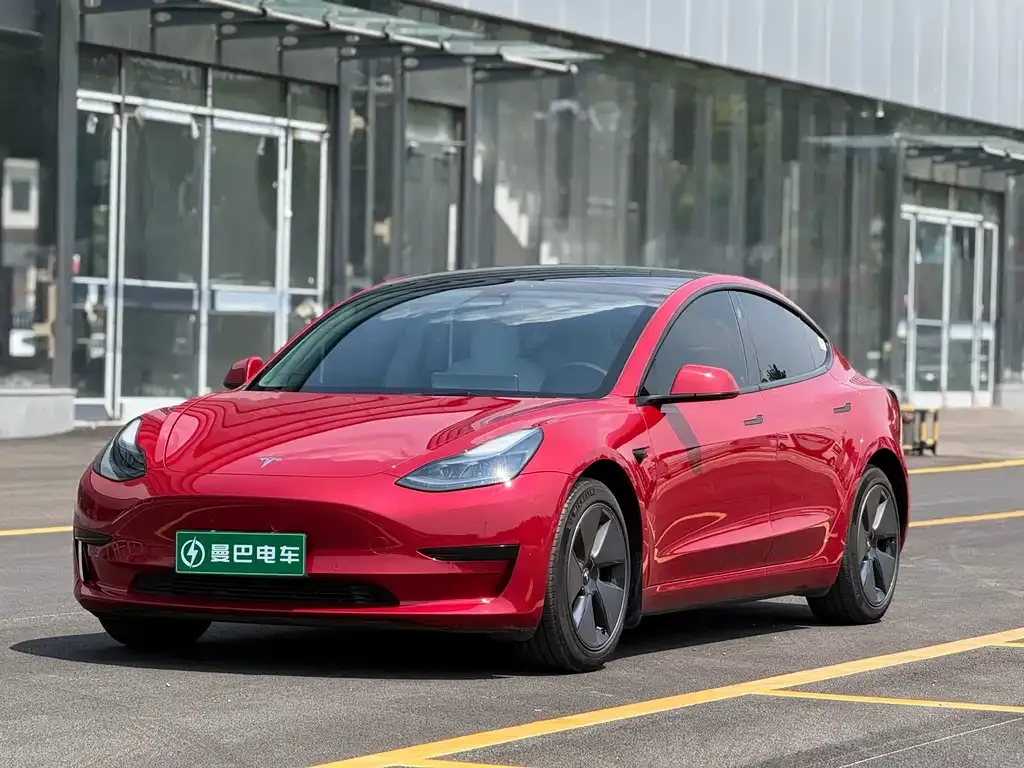 Tesla Model 3 — фото 1