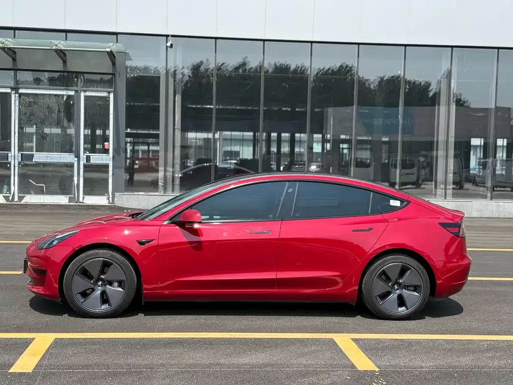 Tesla Model 3 — фото 3