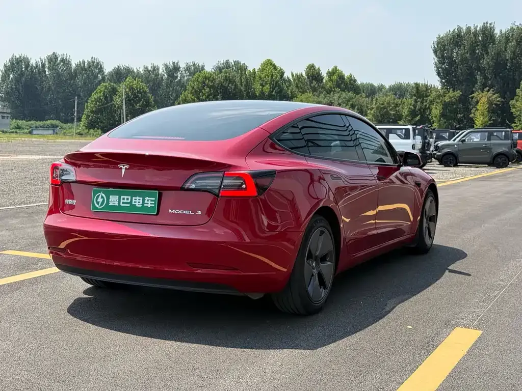 Tesla Model 3 — фото 10
