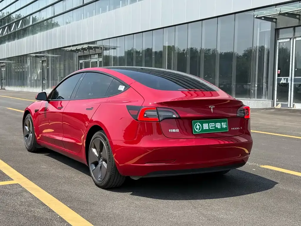 Tesla Model 3 — фото 9