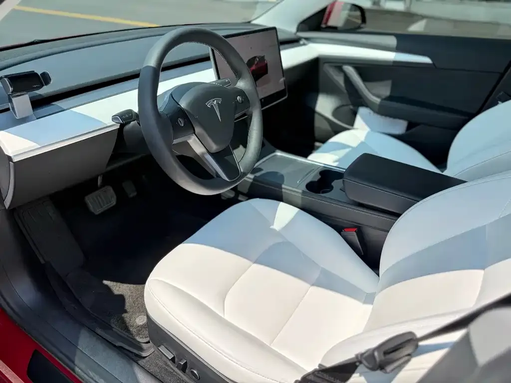 Tesla Model 3 — фото 4