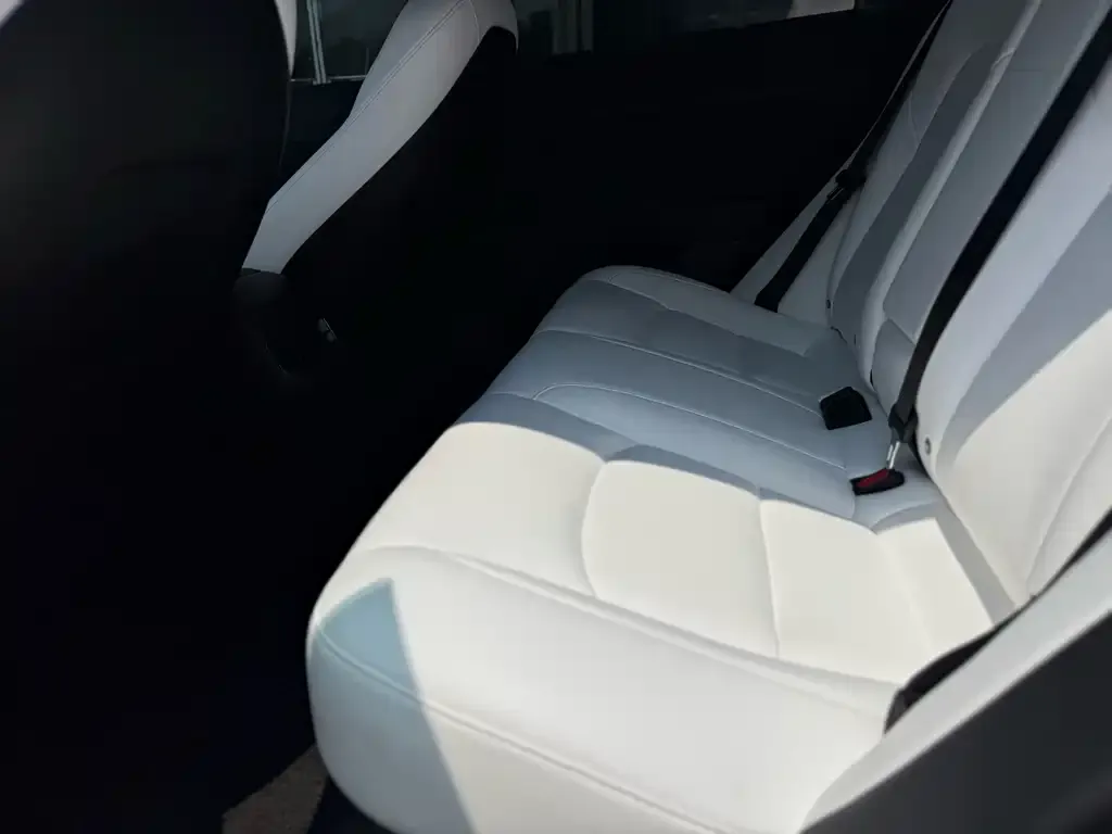 Tesla Model 3 — фото 2