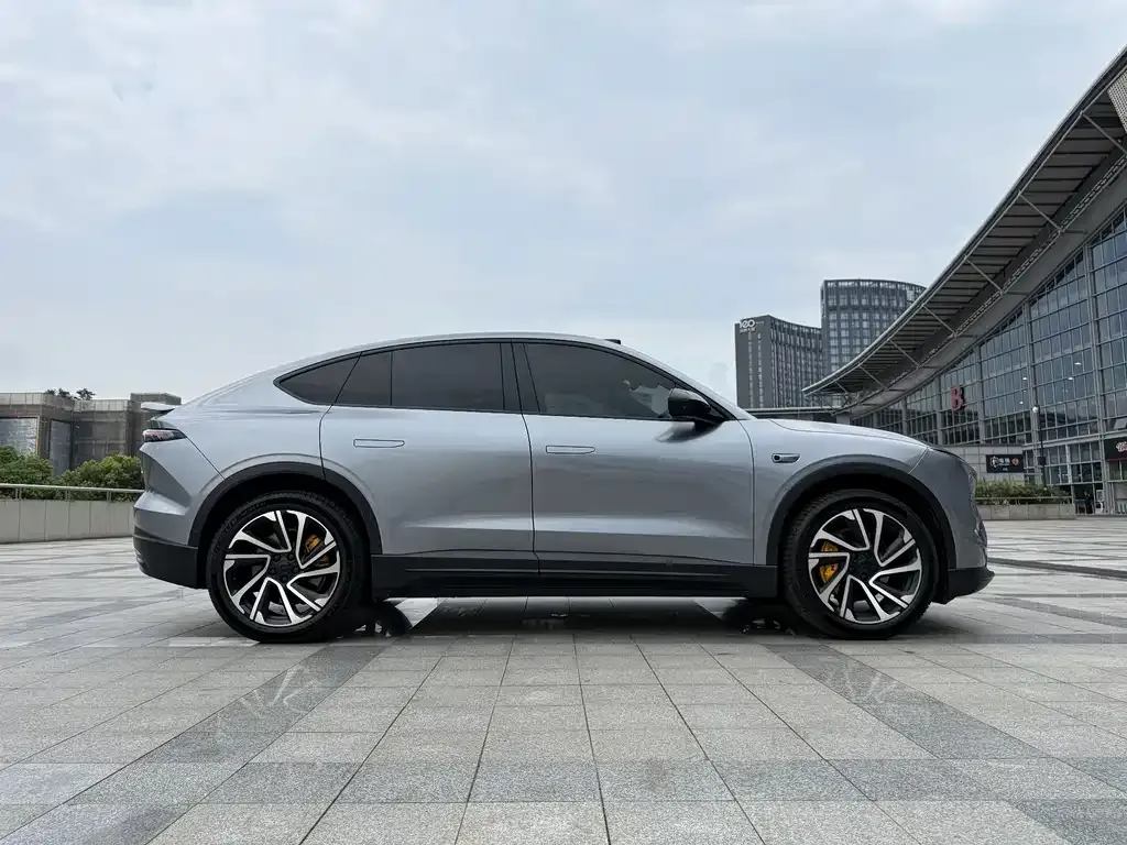 NIO EC6 — фото 10