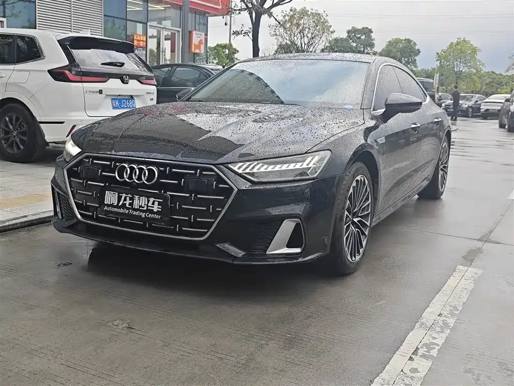 Audi A7L — фото 1