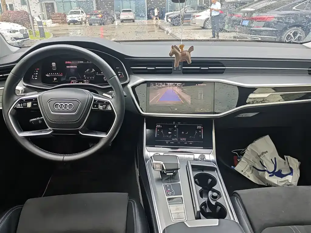 Audi A7L — фото 7