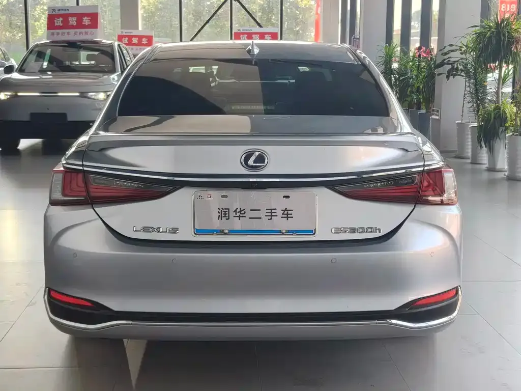Lexus ES — фото 10