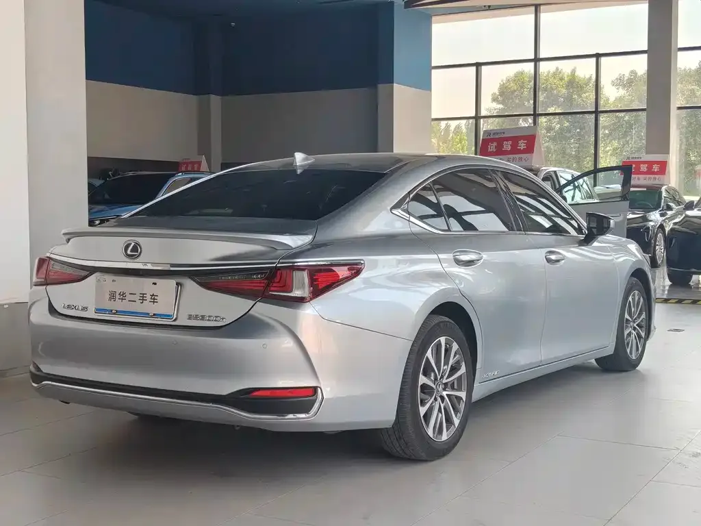 Lexus ES — фото 8
