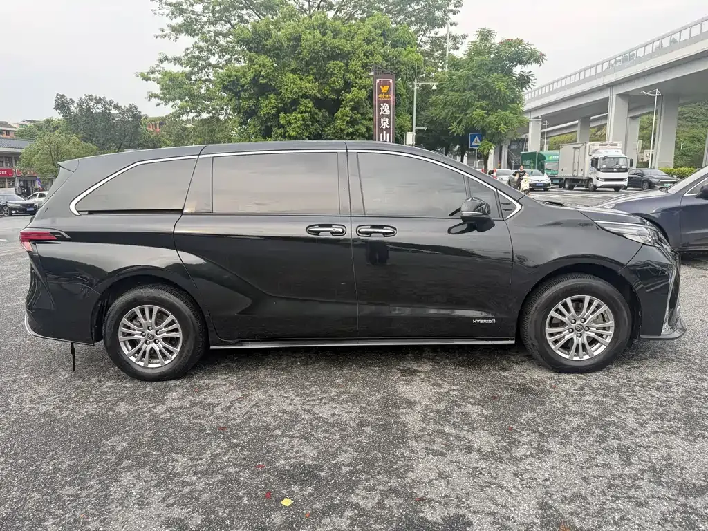 Toyota Sienna — фото 9