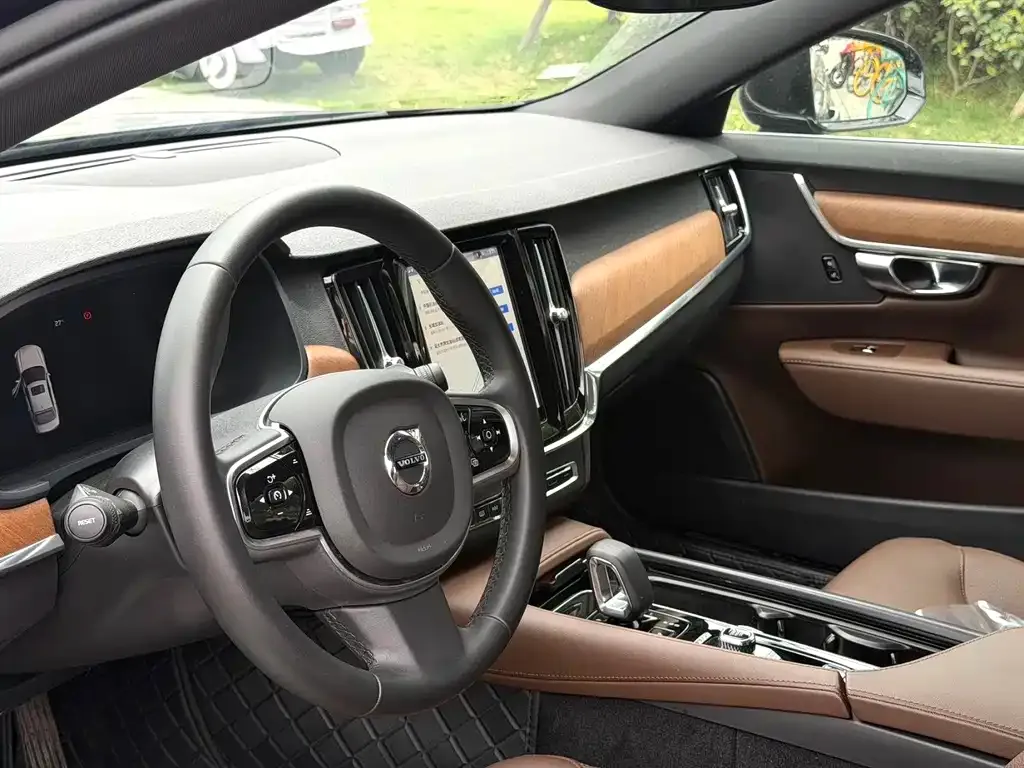 Volvo S90 — фото 10