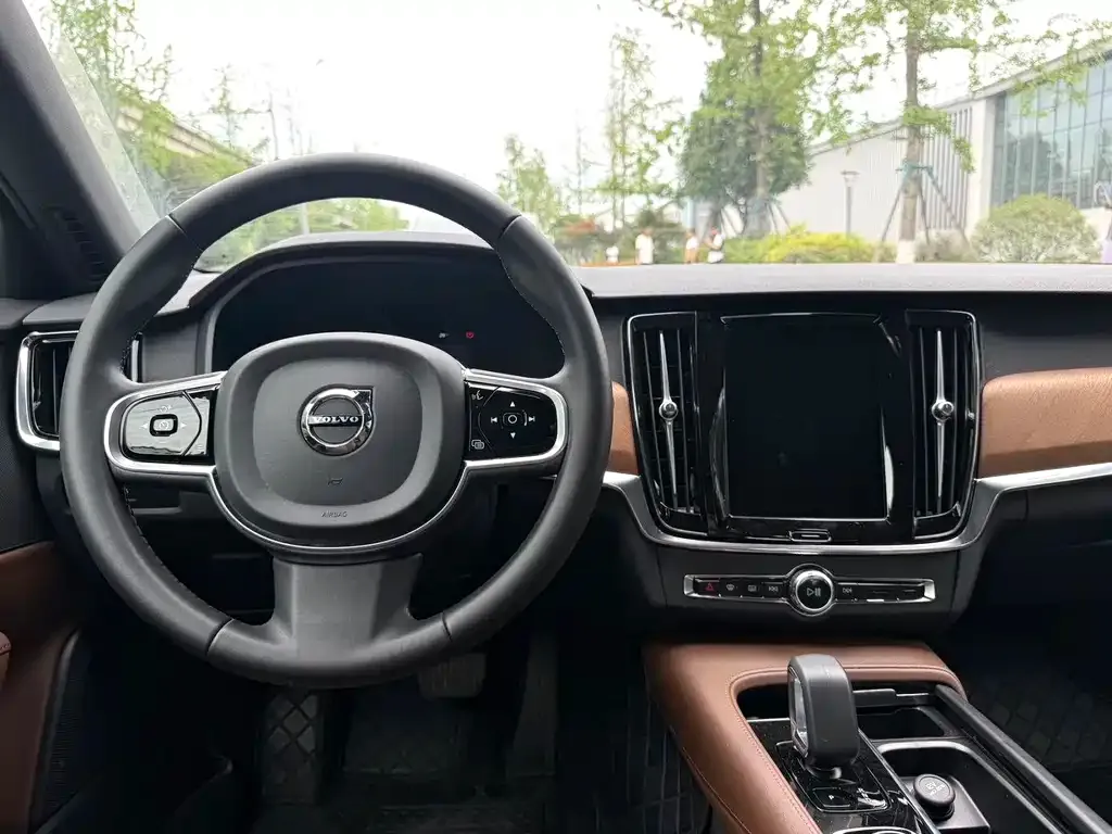 Volvo S90 — фото 3