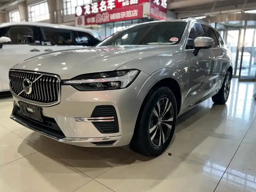 Volvo XC60 — фото 1
