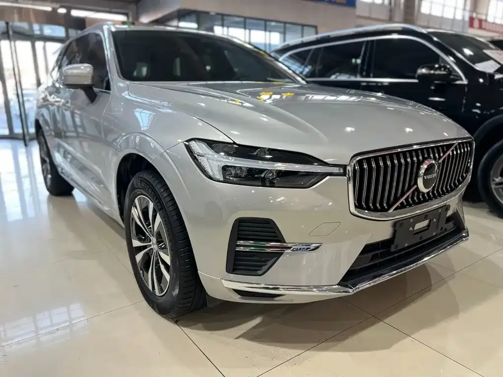 Volvo XC60 — фото 8