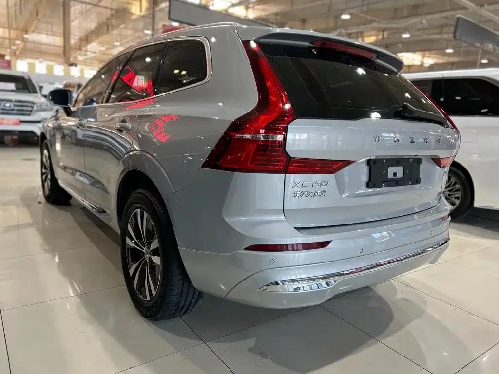 Volvo XC60 — фото 7
