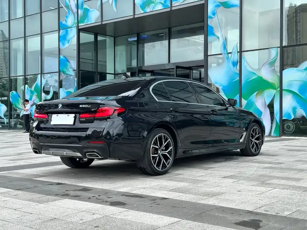 BMW 5 Series — фото 10