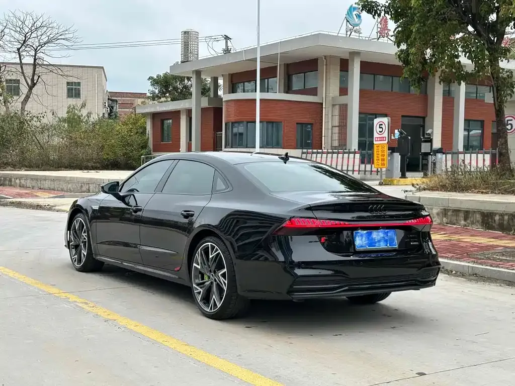 Audi A7L — фото 9