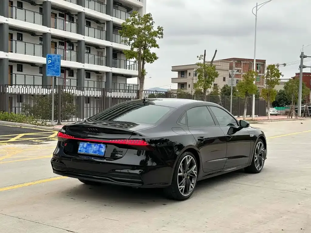 Audi A7L — фото 7