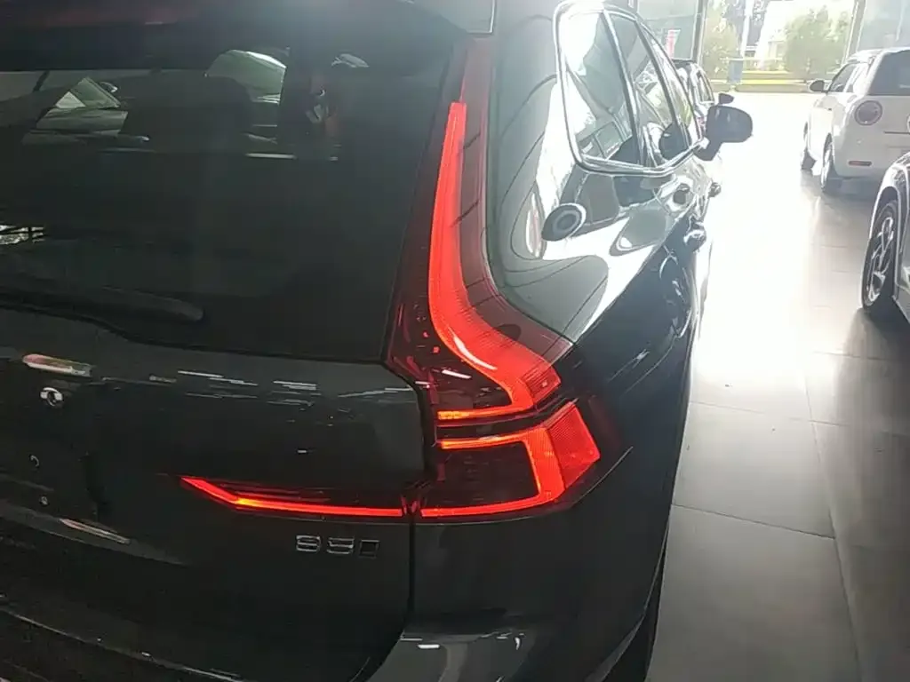 Volvo XC60 — фото 4
