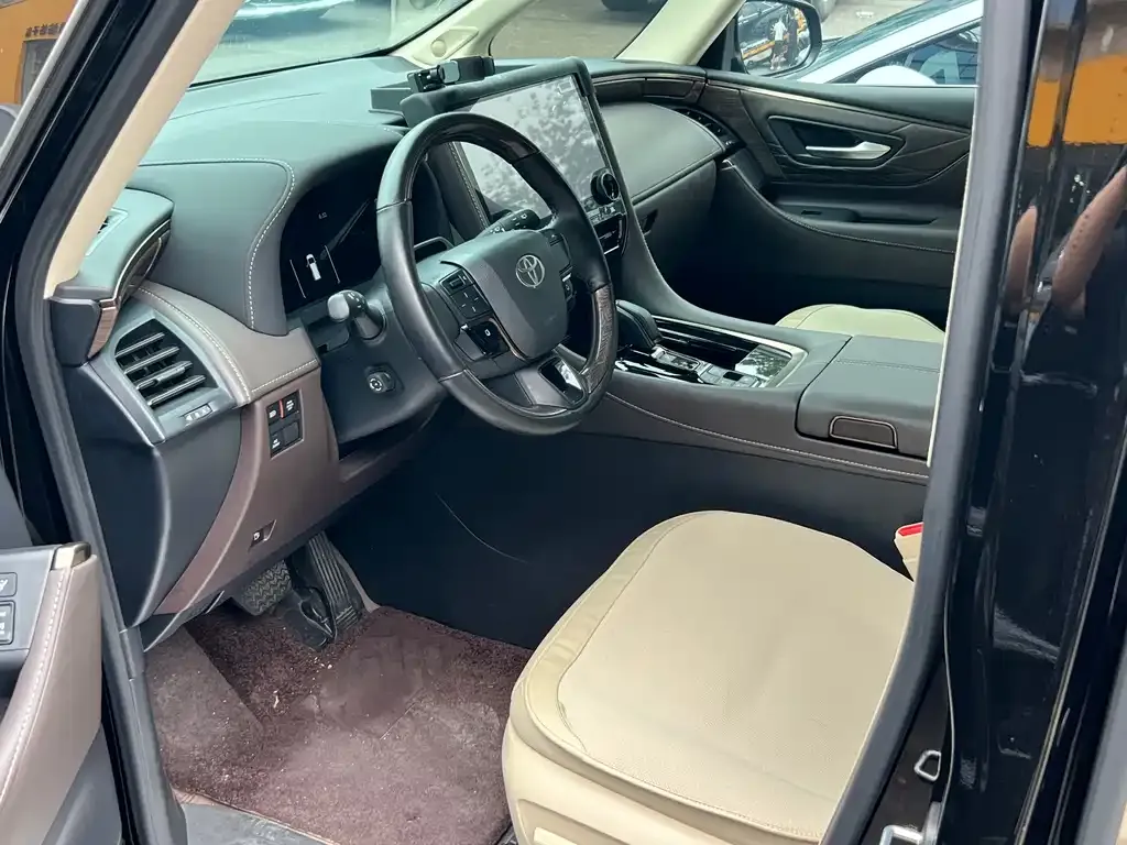Toyota Alphard — фото 3