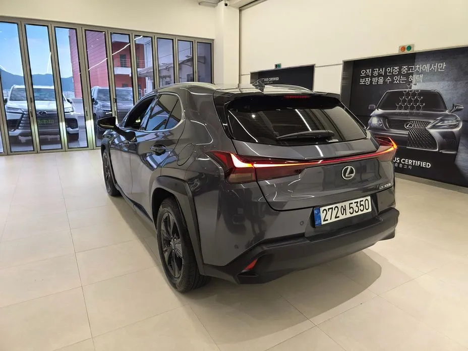 Lexus UX — фото 3