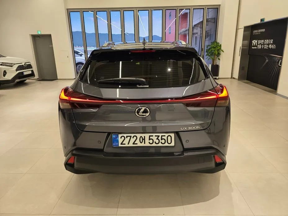 Lexus UX — фото 7