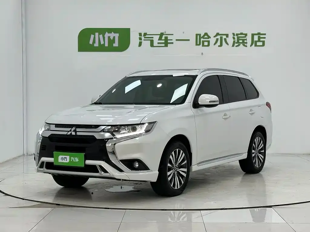 Mitsubishi Outlander — фото 1