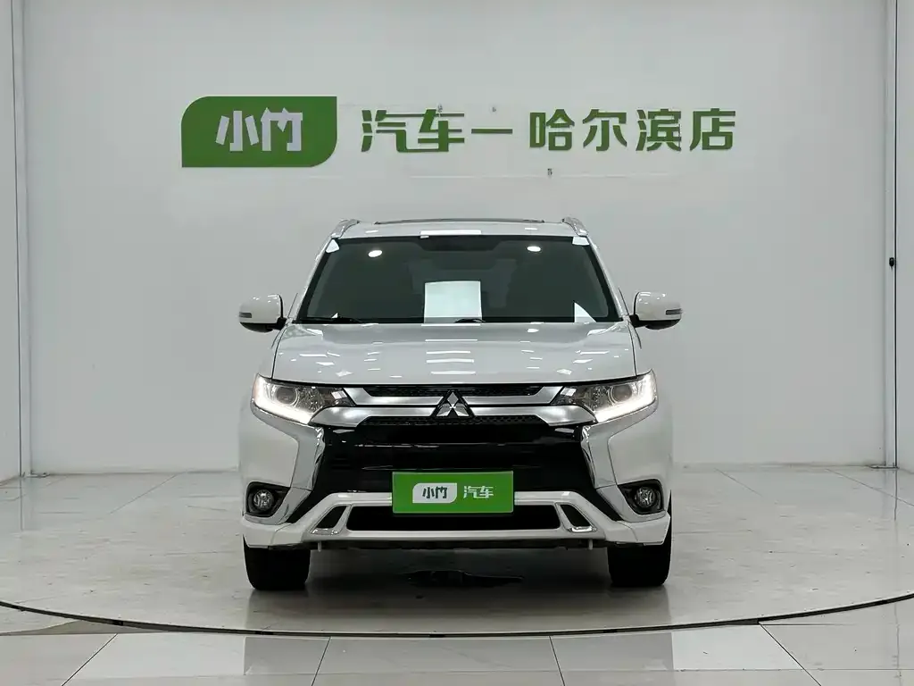 Mitsubishi Outlander — фото 9