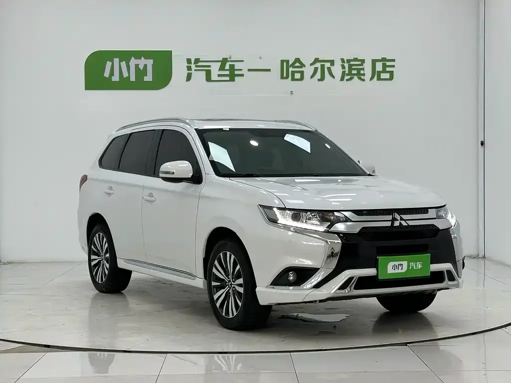 Mitsubishi Outlander — фото 2