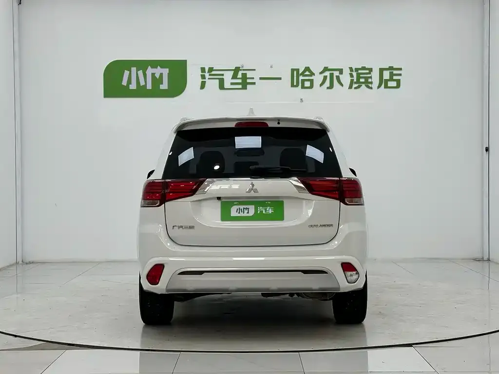 Mitsubishi Outlander — фото 10