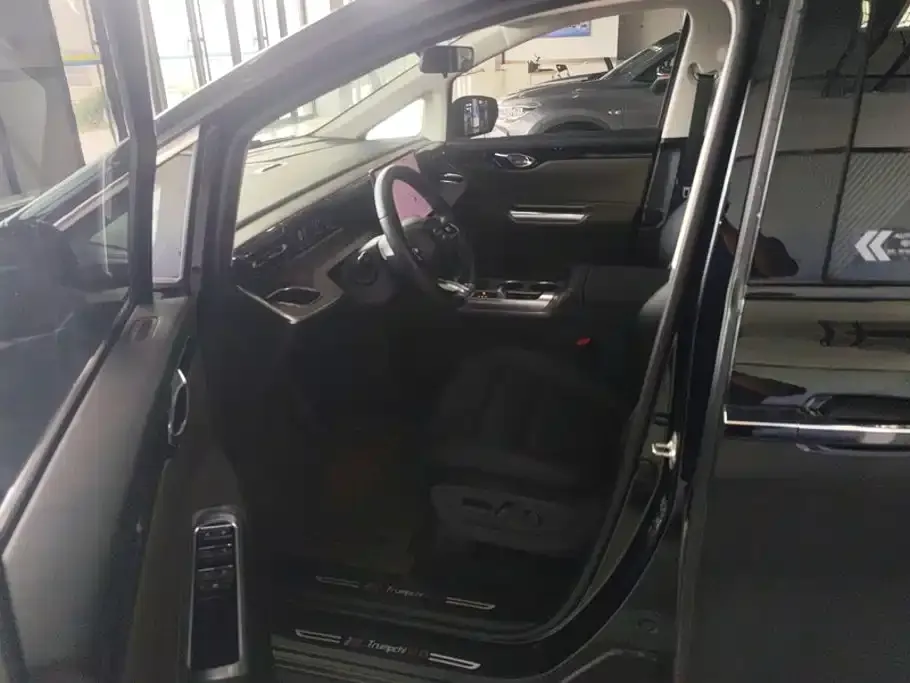 GAC Motor Trumpchi E8 — фото 3