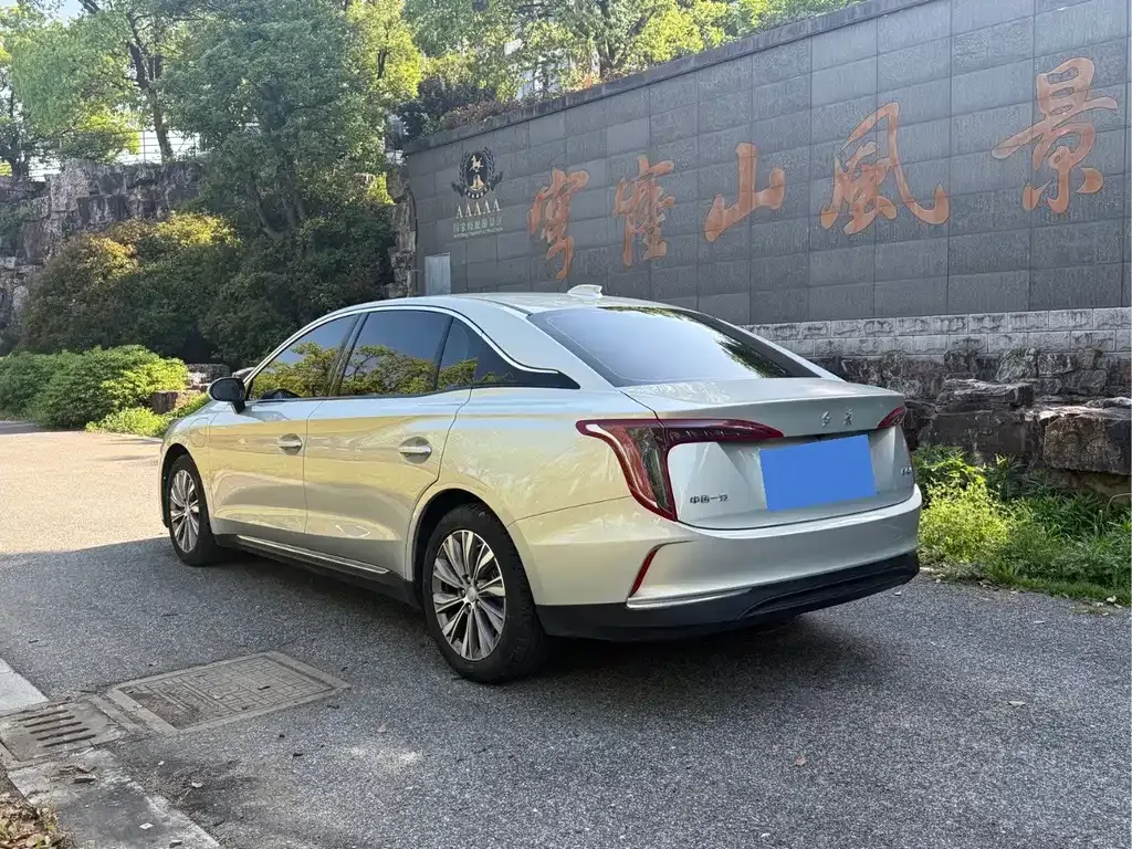Hongqi E-QM5 — фото 10