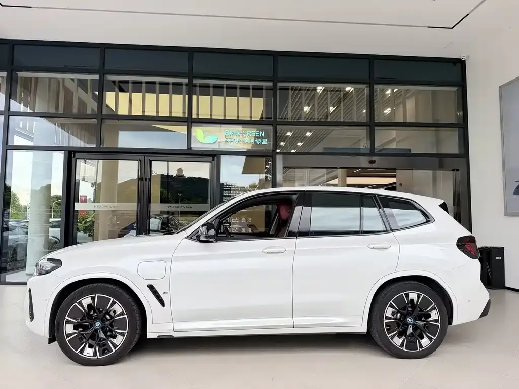 BMW iX3 — фото 9