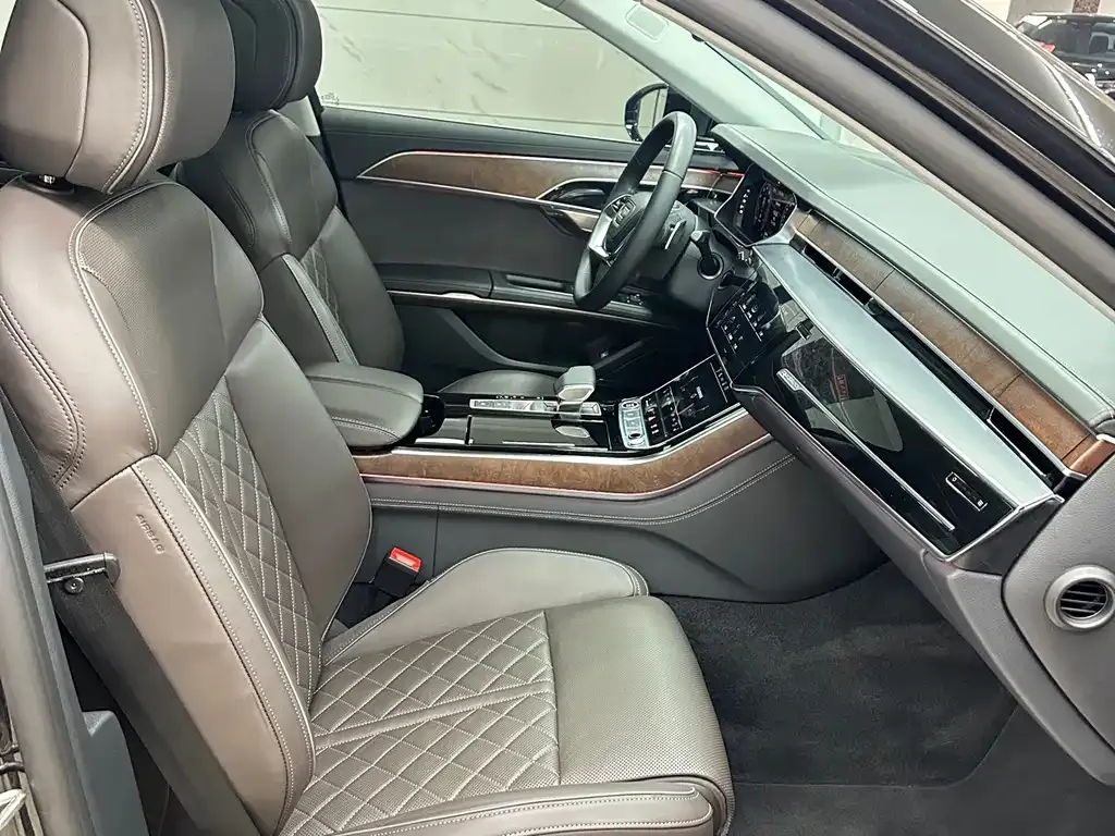 Audi A8 — фото 4
