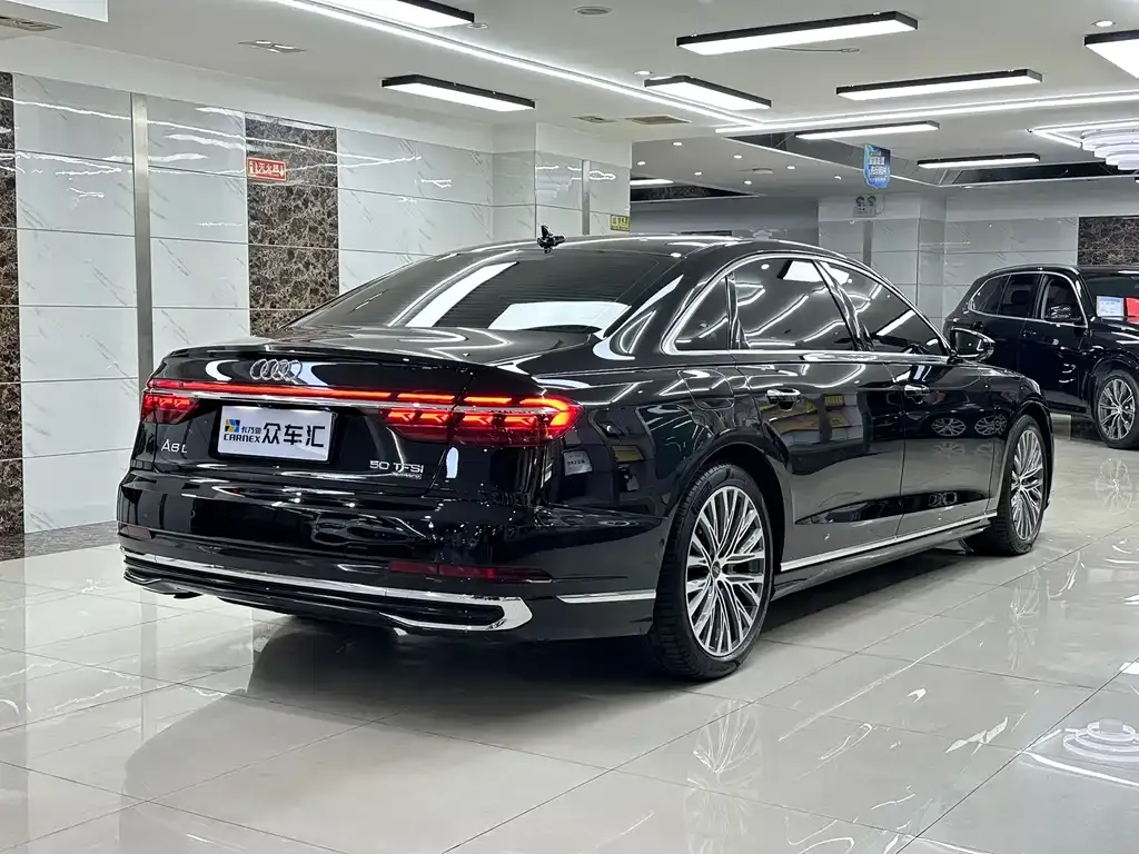 Audi A8 — фото 2
