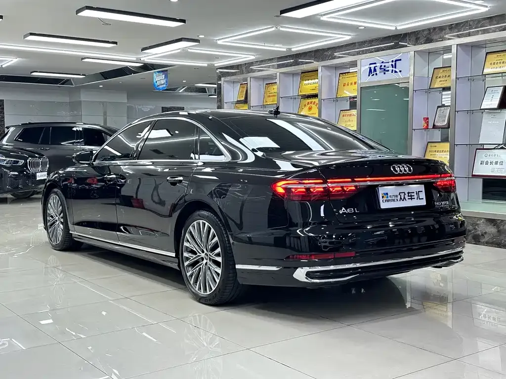 Audi A8 — фото 10