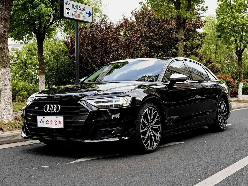 Audi S8 — фото 1