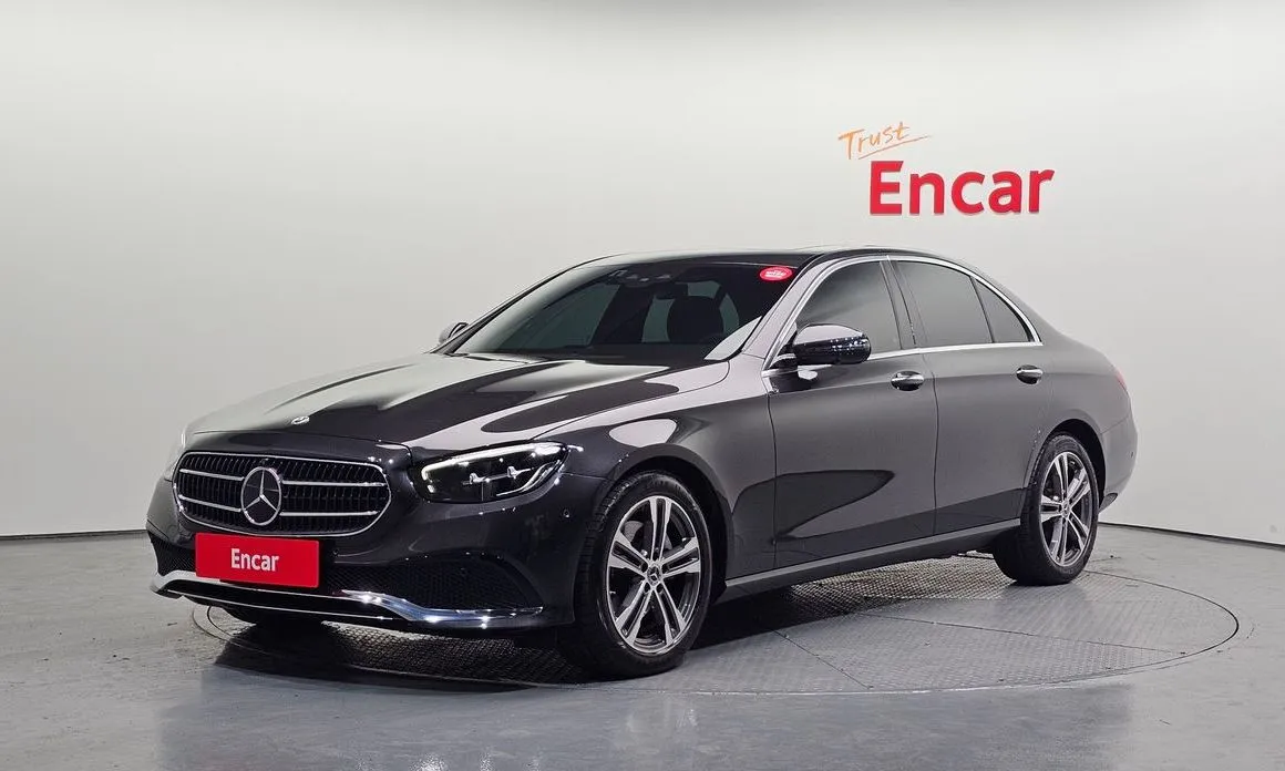 Mercedes-Benz E-Class — фото 1