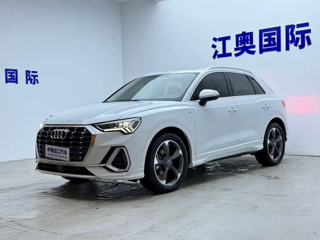 Audi Q3 — фото 1