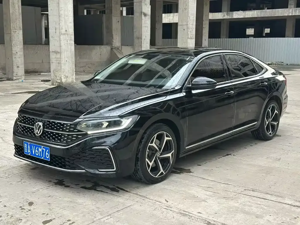 Volkswagen Passat — фото 1