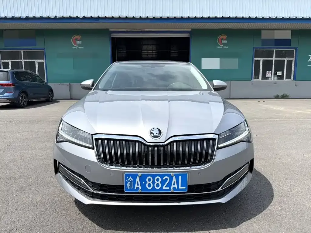 Skoda Superb — фото 2